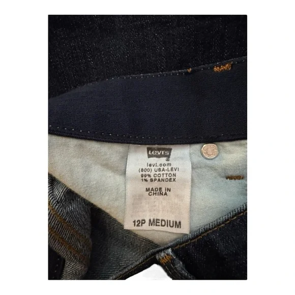 Levi's Dark Blue Jeans with Red Tag - Picture 8 of 9